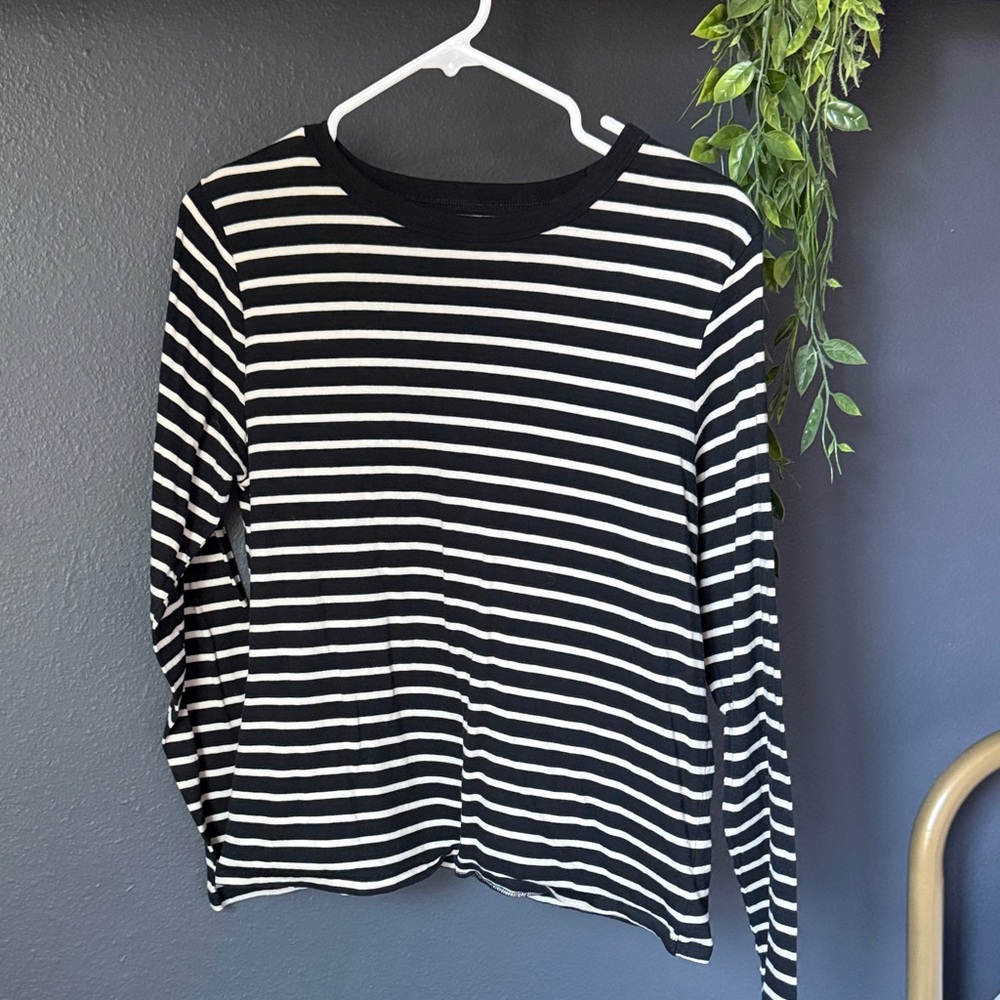 Old Navy Black and White Striped Long Sleeve Shirt